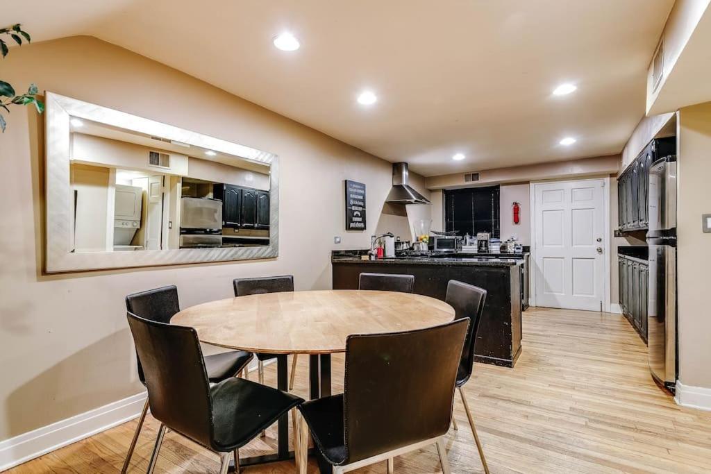 Апартаменты Brownstone In Gold Coast Чикаго Экстерьер фото