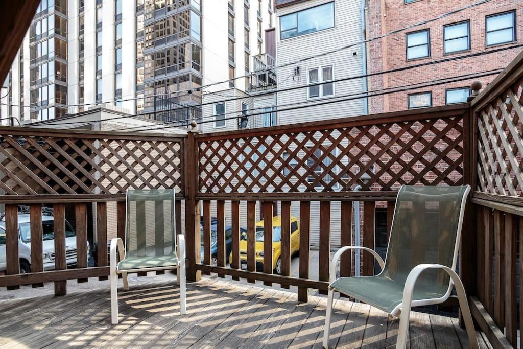 Апартаменты Brownstone In Gold Coast Чикаго Экстерьер фото